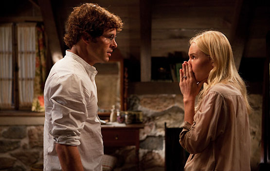 Perros de paja está repleta de violencia y sexo, reflejando los instintos más básicos del ser humano para defender el desarrollo y la inteligencia de nuestra raza frente a dichos impulsos straw-dogs-3