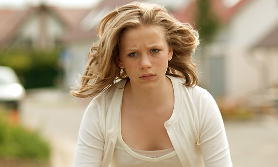 El engranaje del film se acercaría a propuestas como la muy recomendable serie danesa Forbrydelsen o a Zodiac, de David Fincher silencio-de-hielo-3