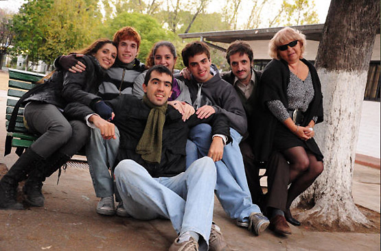 El planteamiento cinematográfico es muy limitado: entre cada una de las entrevistas se intercalan, bien algunas animaciones, bien alguna dramatización  la-educacion-prohibida-7