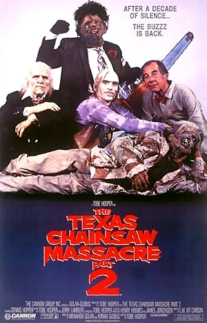 Oficialmente, hubo una segunda parte dirigida por el propio Tobe Hooper, en la que Dennis Hopper, la sierra mecánica, Leatherface y un puente eran casi los únicos protagonistas matanza-texas-2-1