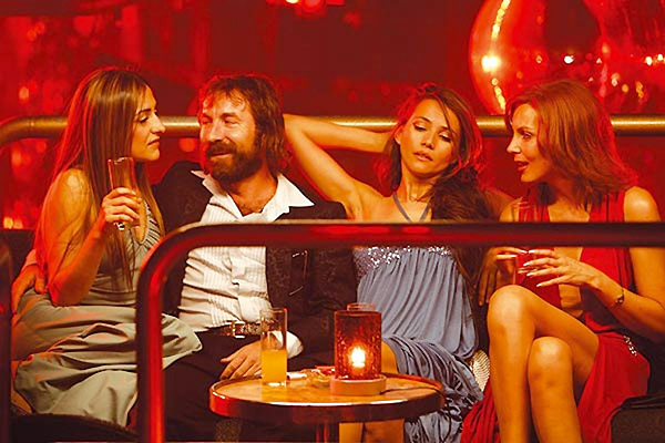 La película guarda un notable parecido con la vida real de tres actrices de la época del destape los-anos-desnudos-4