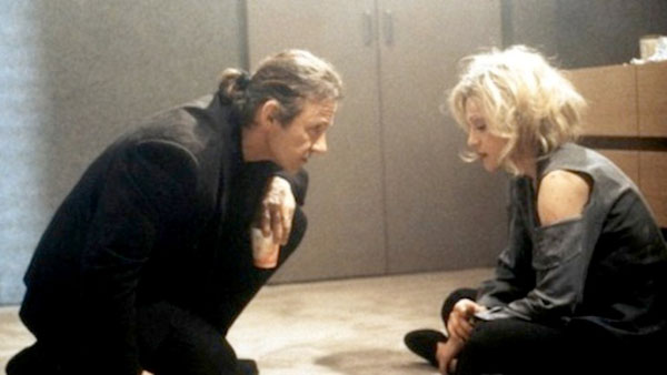 La película que se está rodando, titulada Mother of mirrors, describe a una pareja que basa sus relaciones en llevar la vida al límite dangerous-game-2