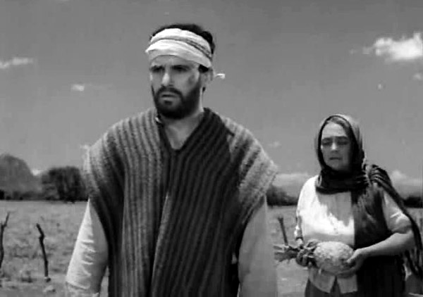 Como el propio Buñuel, Nazarín es un transeúnte sin parada fija, está moviéndose de un lado a otro y esa es una constante narrativa de la película que nos ocupa nazarin-5