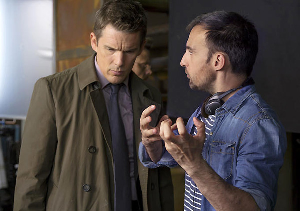 Amenábar dirigiendo a Ethan Hawke en 'Regresion' regresion-6