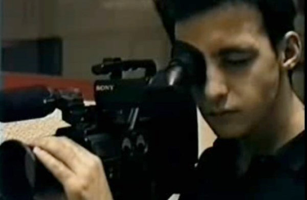 Himenóptero deja al descubierto alguno de los temas que posteriormente veremos que adquieren importancia en su filmografía, así como las virtudes y los defectos que Amenábar irá adquiriendo y trasladando a su cine profesional. himenoptero-5