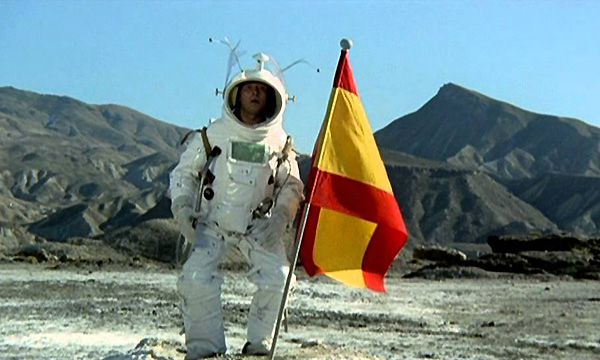 Tampoco se le puede exigir mucho más de lo que ofrece, porque a fin de cuentas se trata tan sólo de pasar un rato divertido y para romperse la cabeza ya están las películas interestelares de Christopher Nolan el-astronauta-2