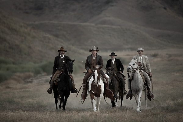 bone-tomahawk-3