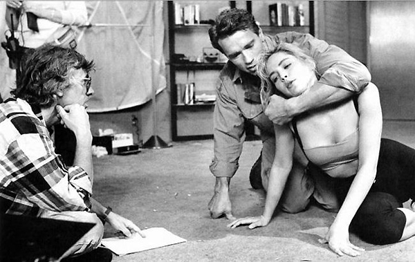 Verhoeven dirigiendo a Schwarzenegger y Sharon Stone en 'Desafío total' desafio-total-18-verhoeven