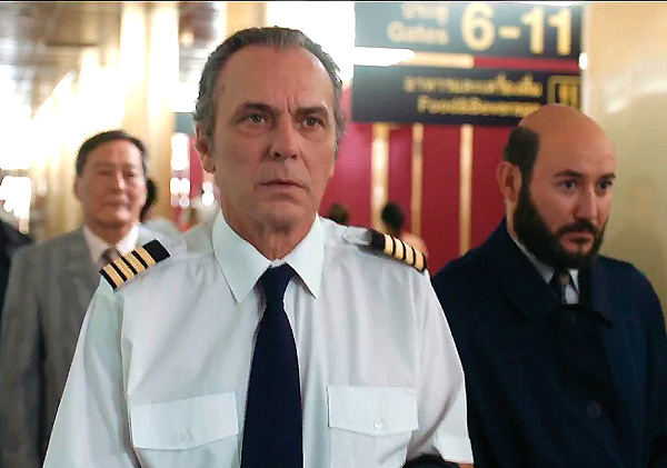 Somos conducidos a través de la historia por un piloto, Camoes, eso sí, también un poco mentiroso el hombre de las mil caras-3