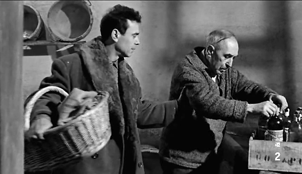 A tiro limpio de Pérez-Dolz es clara heredera, por una parte, del cine policiaco realizado en Cataluña y, por otra, de la cual deriva, del cine negro norteamericano a-tiro-limpio-6