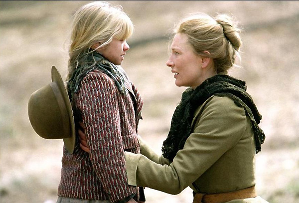 elícula como mucho para pasar un ratito, pero sin calidad ni entidad. El film habría sido desastroso, de no ser por una magnífica Cate Blanchett y un siempre carismático, sugerente y eficiente Tommy Lee Jones desapariciones-1