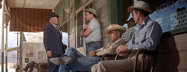 En resolución, es una película cuyo visionado se agradece por su calidad, por su carga emocional de profundidad, por su sentido trágico y sus notables aspectos técnicos, y por ser una gran obra negra con tintes de western conspiracion-de-silencio-1