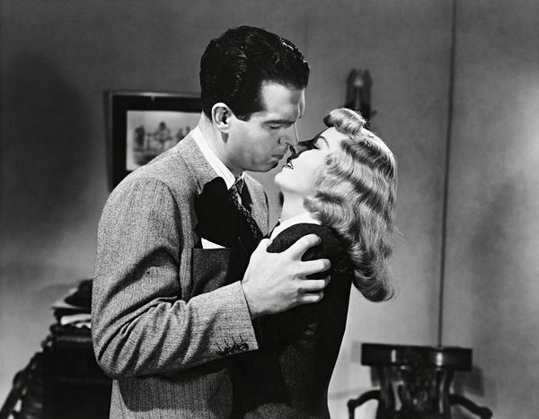 Barbara Stanwyck como una de las mujeres fatales más fascinantes de la historia del cine y un derroche del maestro austríaco Wilder, que sentó precedentes de peso en los códigos visuales del género perdicion-2