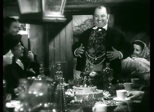Esta fue la quinta película del prolífico director de cine Rafael Gil (Concha de Oro de San Sebastián por La guerra de Dios, 1953), quien también fue crítico y guionista, entre otras, de esta misma cinta. Dicen de Rafael Gil que el cine llegó a ser para él una «auténtica necesidad física» (Fernández Cuenca). el-clavo-4