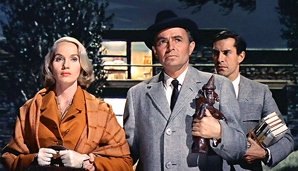 Ahí lo tienen, el MacGuffin, en las manos de James Mason, el malo de la función... ¿de verdad necesitamos saber qué es eso? con-la-muerte-en-los-talones-10