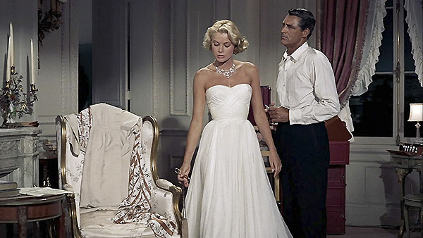 En este filme, la dualidad de Grace Kelly se materializará, sobre todo, en dos sentidos: en el apetito sexual y en su temeridad. grace-kelly-atrapa