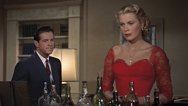 En "Crimen perfecto", Grace Kelly demostró no solo su valía como actriz, sino también en lo que a asesoramiento de imagen y vestuario se refiere, apoyando y perfilando la decisión de Hitchcock de ligar este elemento a la narración del filme grace-kelly-crimen