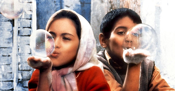 Pura poesía, cine bello y emotivo, una película que no es comercial, que no tiene efectos especiales, pero un filme que deja huella. ninos-del-paraiso-5