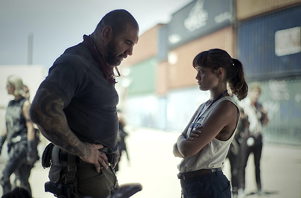 El largo conflicto entre el padre y la hija llega a su eclosión coincidiendo con otra explosión... la de una bomba atómica en Las Vegas ejercito-de-los-muertos-6