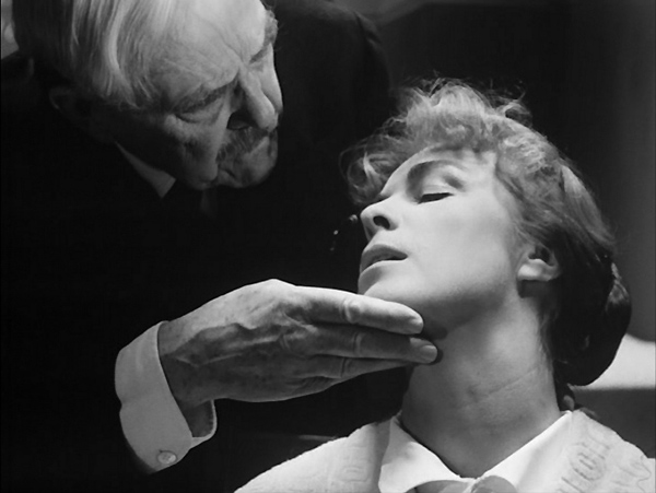 Fresas salvajes es un film-síntesis de la visión de Bergman ante la vida y la existencia humana. fresas-salvajes-8