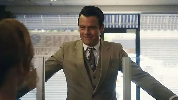 Al final de la cinta, para reforzar esta idea de cosa real, aparece el delincuente de verdad hablando y poniendo la cara. O sea, mucha cara el-atracador-perfecto-3